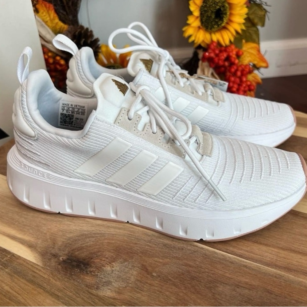 Adidas run swift 23